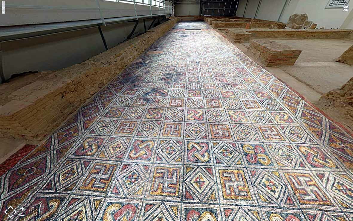ученым попадаются вот такие мозаичные полы "римских вилл" и объяснениями себя естественно, никто не перегружает