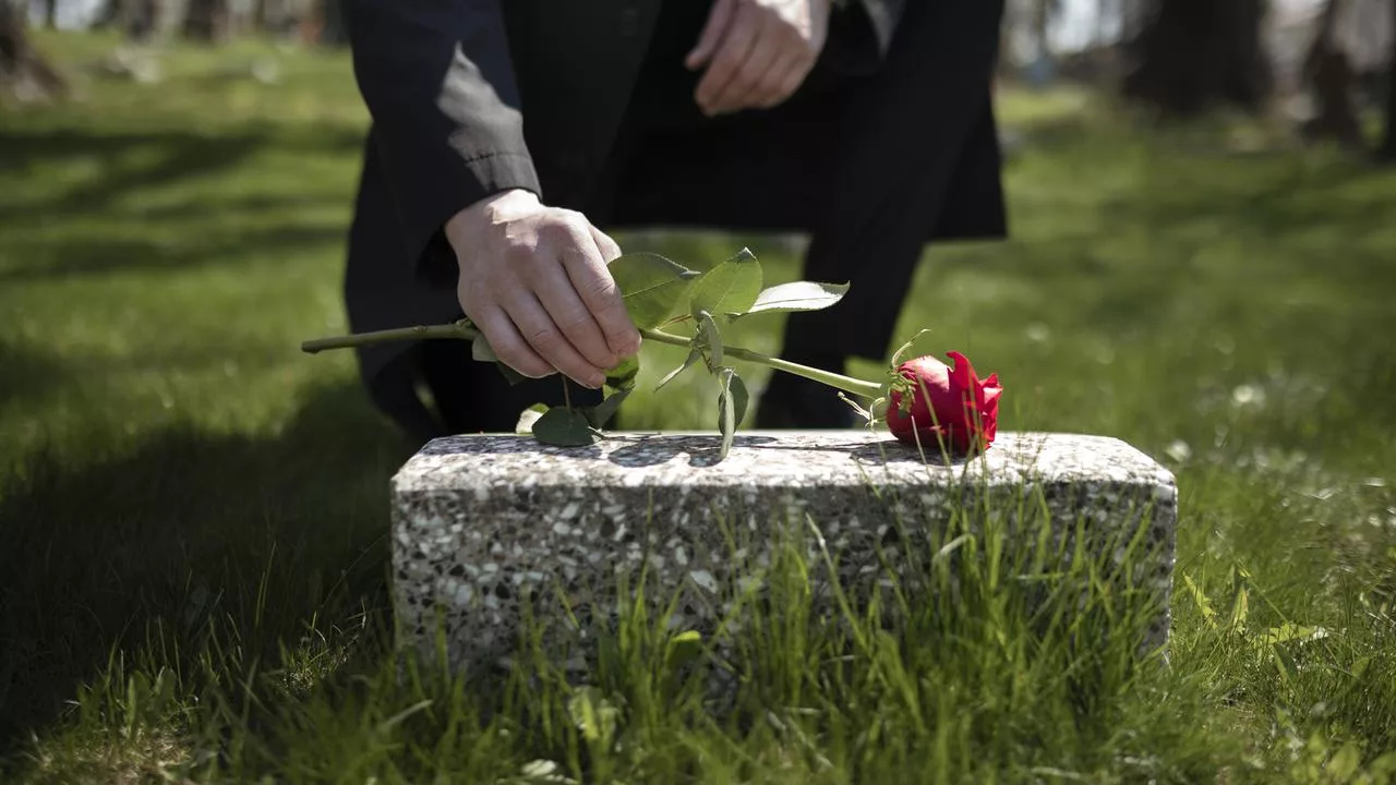 видеть во сне умершего мужа пьяным. к чему снится покойный муж пьяным. к чему приснился покойный муж. к чему приснился покойный. видеть во сне умершего мужа пьяным.