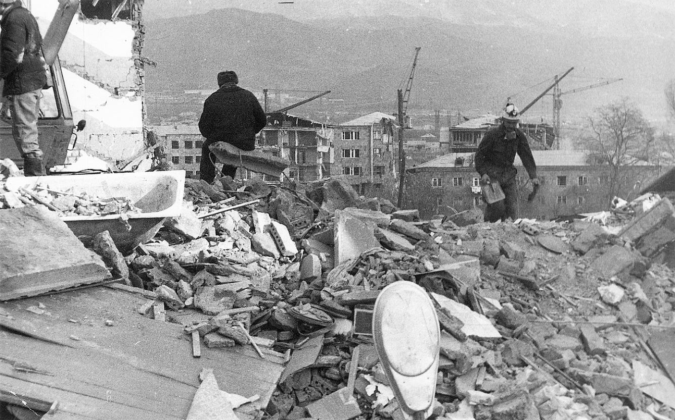 Спитакское землетрясение (Армения, 7 декабря 1988 года). 