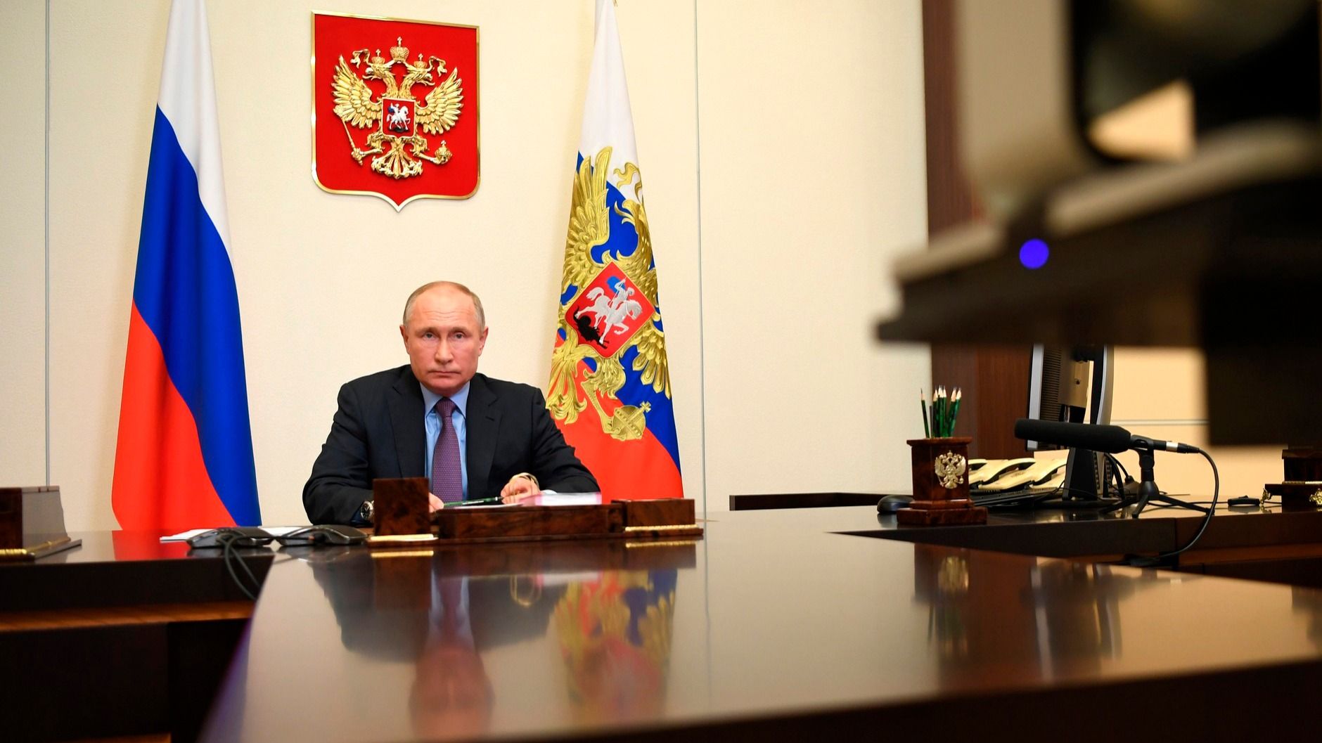 Владимир Путин подписал закон о полном запрете ЛГБТ-пропаганды