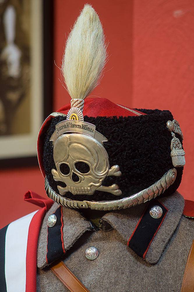 О черепе на рукаве и голове О черепе на рукаве и голове история