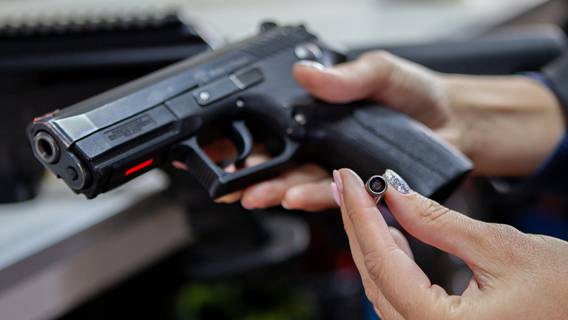Верховный суд США примет решение о праве на ношение оружие в целях самообороны