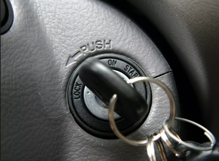 Что нельзя делать при запуске двигателя в сильный мороз Что нельзя делать при запуске двигателя в сильный мороз автомобили