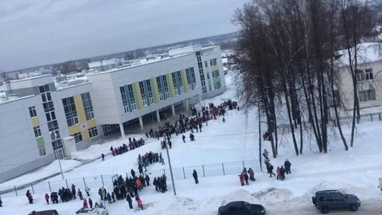 Детей пришлось эвакуировать: семиклассник из Чайковского распылил баллончик в школе