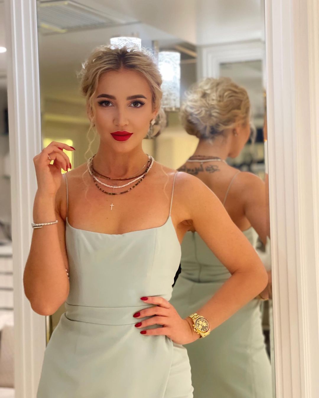 Завидуют и соперничают: Ольга Бузова высказалась о мужчинах Завидуют и соперничают: Ольга Бузова высказалась о мужчинах Звезды