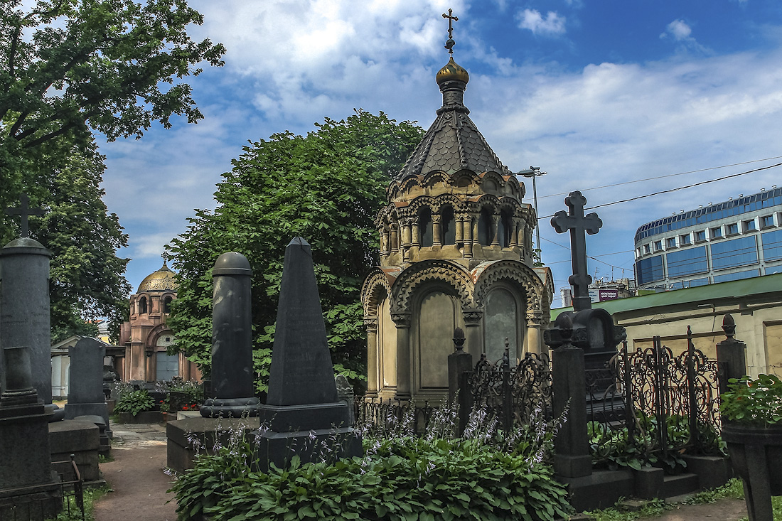 Кладбище города санкт петербурга. Некрополь Александро-Невской Лавры. Некрополь СПБ Александро Невская Лавра. Кладбище Александро-Невской Лавры в Санкт-Петербурге. Лазаревское кладбище Александро-Невской Лавры.