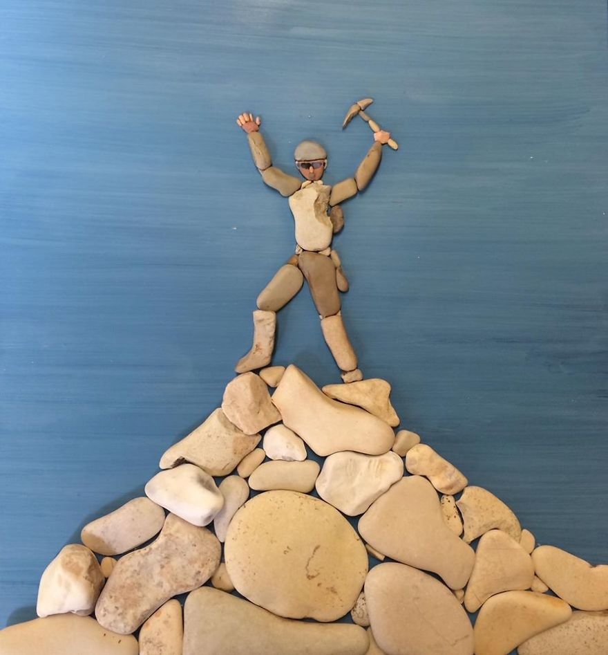 Человек который занимается камнями. Камни в горах. Скульптура из камня. Камень в руке человека. Тяжелый камень.