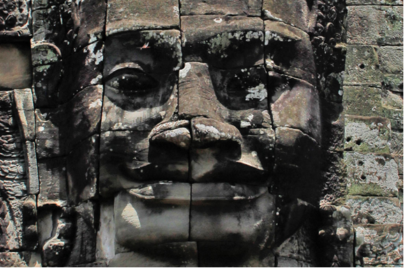 Лица храма. Источник https://www.visit-angkor.org/blog/bayon-the-heart-of-angkor-thom-capital-city/