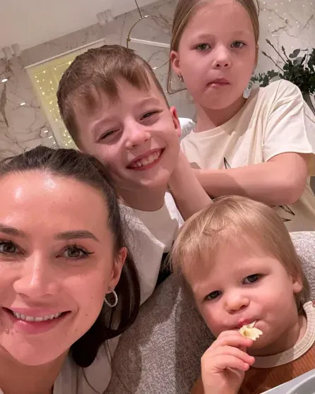 В инвалидной коляске, с синяками под глазами: в сети появились первые кадры с онкобольной Лерчек из больницы Лерчек, Сквиччиарини, блогерши, после, Валерия, прошлом, деньги, Чекалина, клинику, назад, поделился, проходить, будет, арестом, домашним, хорошо, химиотерапию, выводе, просили, адвокаты