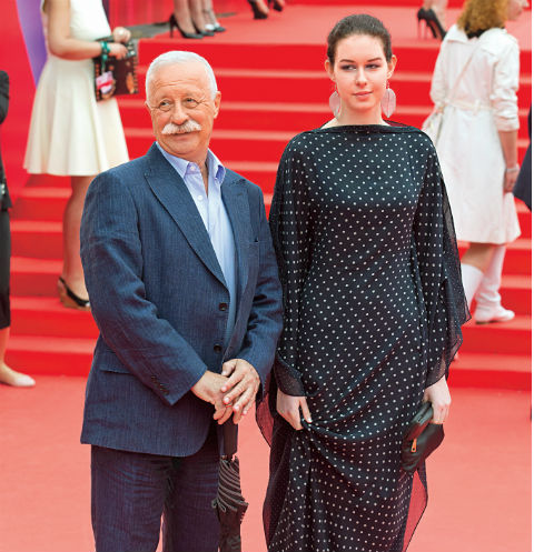 Дочь Леонида Якубовича оскорбили поклонники: «На клоуна похожа!»