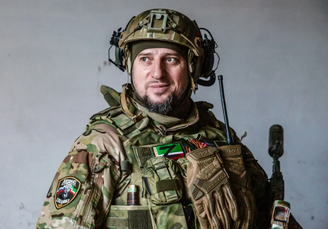 Апти Алаудинов, командир чеченского добровольческого отряда "Ахмат", ныне один из самых известных чеченцев в стране. Но кто же он?-5