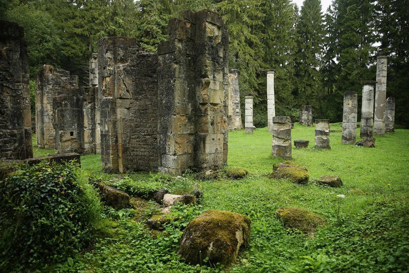 Бывшая церковь недалеко от Вердена, Франция, уничтоженная обстрелами в те времена. война, история, остатки войны