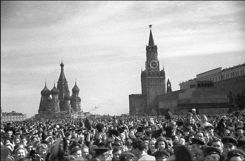 Народные гуляния на Красной площади после сообщения о капитуляции Германии СССР, история, факты