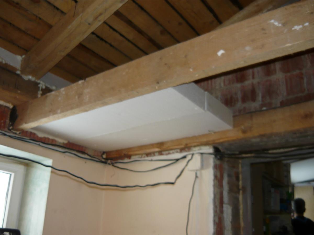 Почему в деревянном доме нельзя утеплять потолок пенопластом Почему в деревянном доме нельзя утеплять потолок пенопластом советы