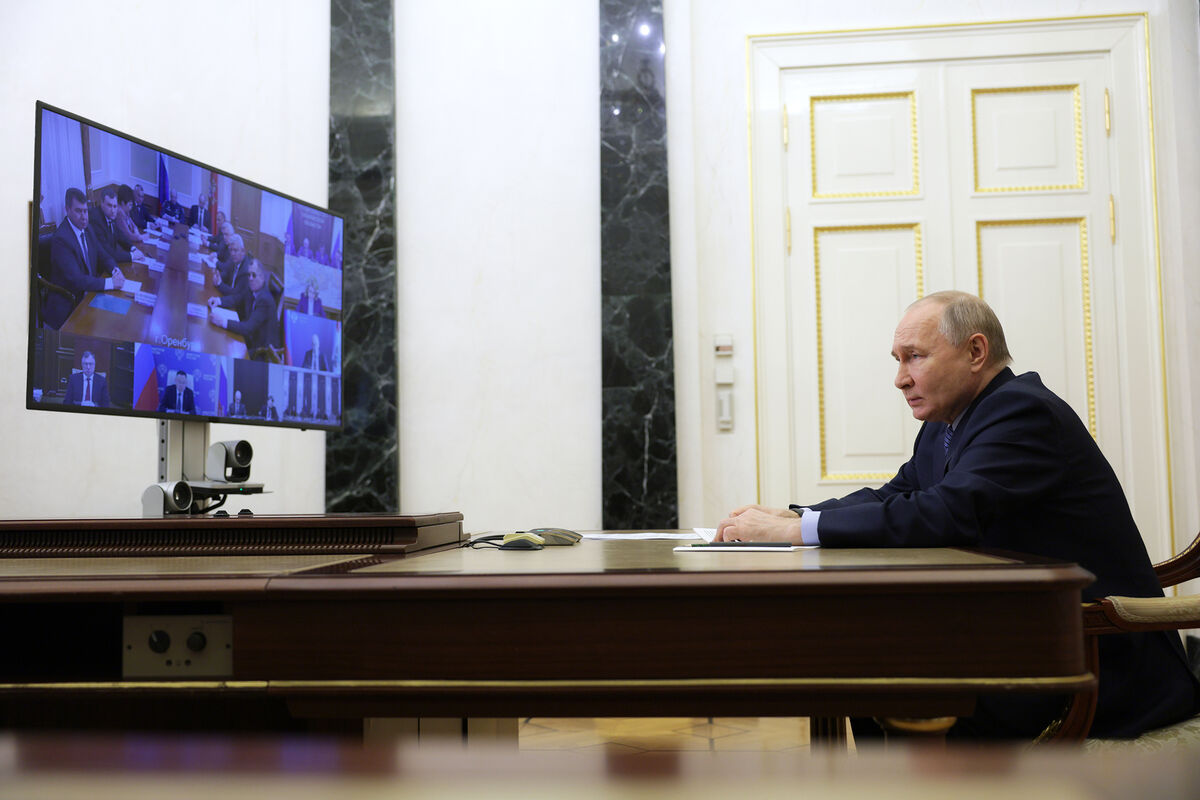 Путин раскритиковал чиновников за низкий процент выплат пострадавшим от паводка