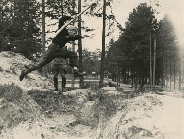 Проверка военной подготовки. 1944 год. Источник - https://russiainphoto.ru