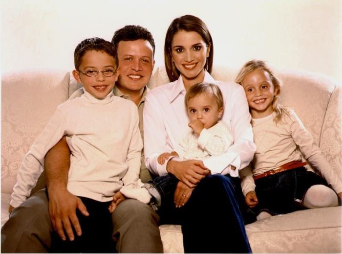 Король Иордании Абдалла II с женой и детьми | Фото: top-antropos.com