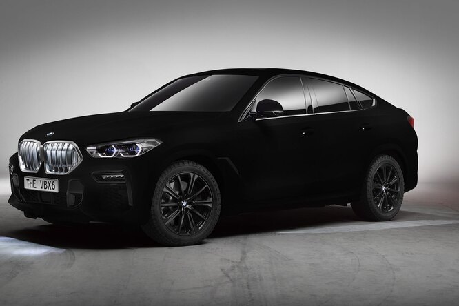 Как BMW покрасила машину в самое чёрное из известных веществ