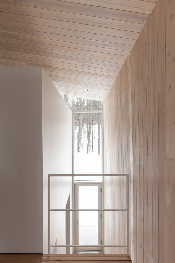 Потрясающее современное шале в сердце канадского леса дом в лесу,интерьер и дизайн,Канада,терраса,шале