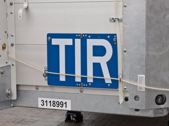 Что означает надпись TIR на грузовиках и почему такие машины не проверяют на таможне 