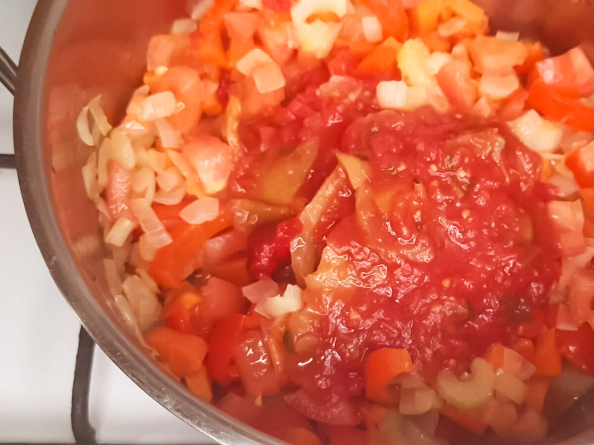 4 рецепта лёгких овощных супов минут, добавляем, фасоль, нужно, перец, можно, варим, обжариваем, морковку, кубиками, очень, жарим, овощи, кастрюлю, бульон, вливаем, болгарский, овощей, чеснок, просто