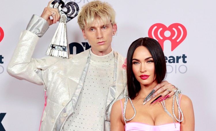 Меган Фокс, Ариана Гранде, Элтон Джон и другие на премии iHeartRadio Music Awards 2021 Меган Фокс, Ариана Гранде, Элтон Джон и другие на премии iHeartRadio Music Awards 2021 Звезды,Красная дорожка