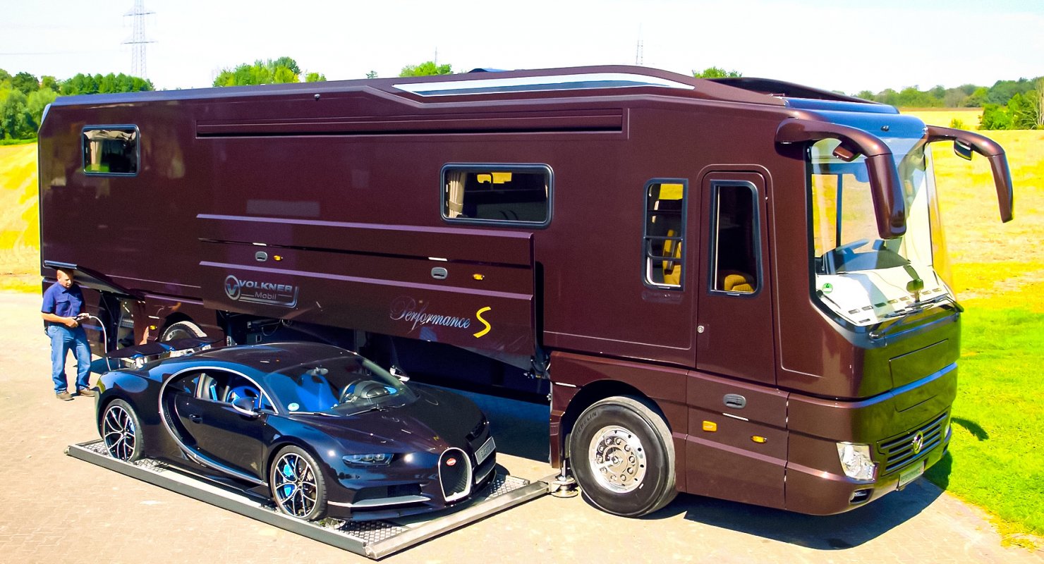 Volkner Mobil — автодром с гаражом для Bugatti Chiron