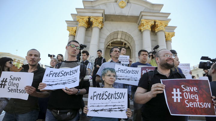 «В Крым на танках»: Откровения Сенцова подпортили карму либералам геополитика,украина