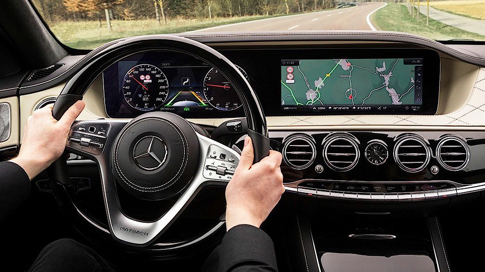 «Мерседес» изменил S-Классу интерьер и добавил автопилот