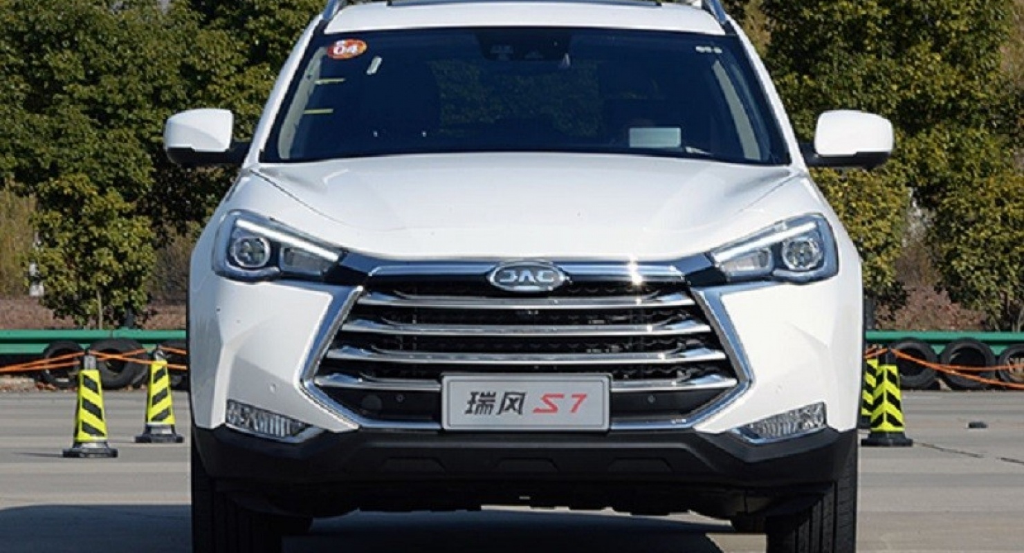 Раскрыты сроки начала продаж новых кроссоверов JAC JS4 и JS6 в России