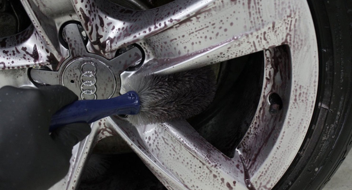 Чем почистить колесные диски после зимы Автомобили