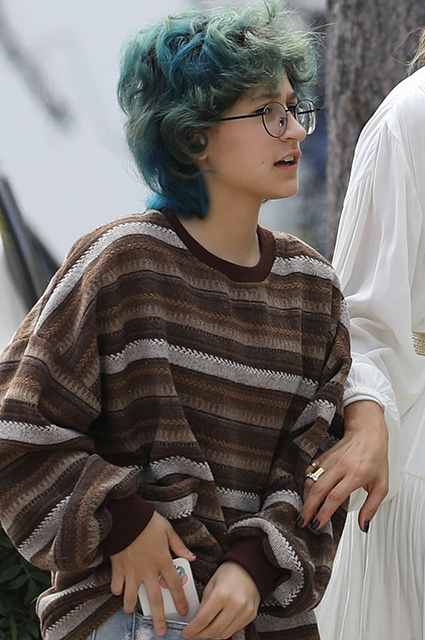 Не только свидания с Аффлеком: Дженнифер Лопес посетила выставку вместе с дочерью Эммой Не только свидания с Аффлеком: Дженнифер Лопес посетила выставку вместе с дочерью Эммой Звездный стиль