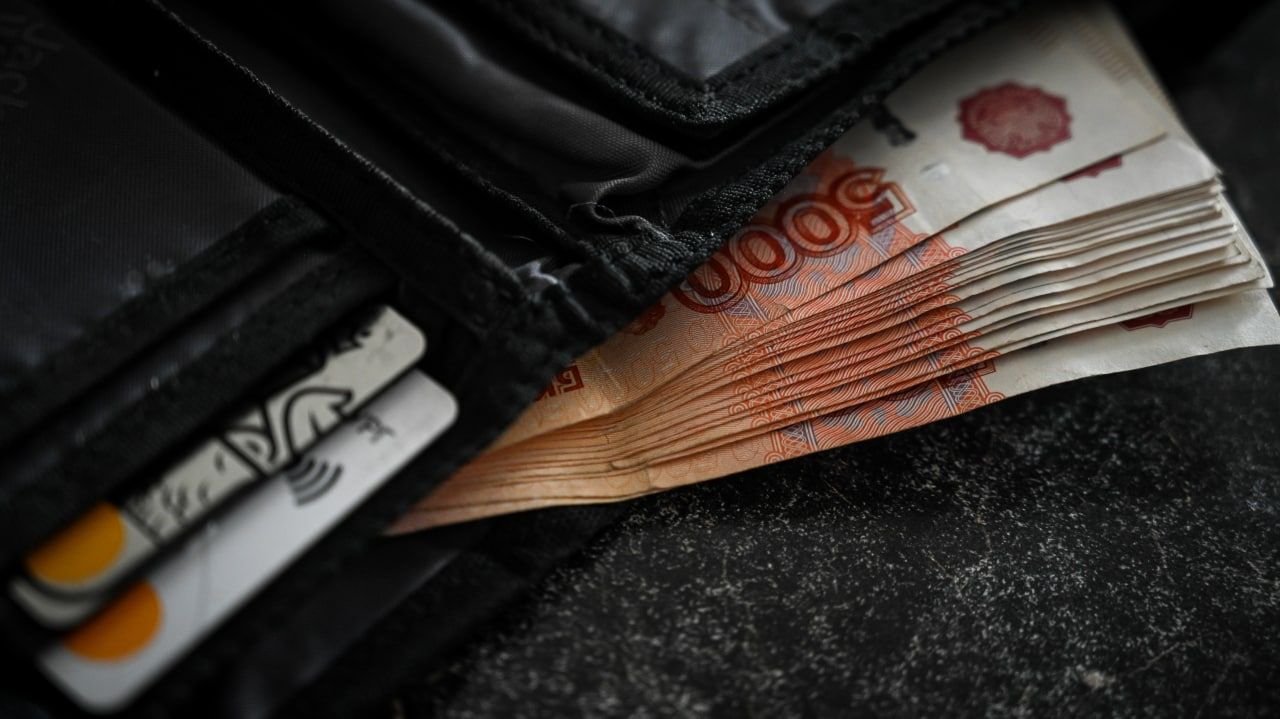 Средняя зарплата жителей Екатеринбурга составила почти 64 тысячи рублей