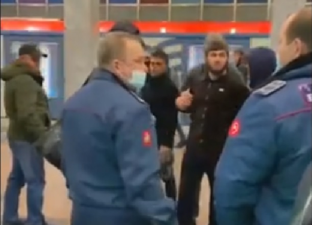 МВД опубликовало кадры драки в метро, где пассажиры дали отпор кавказцам (ВИДЕО)