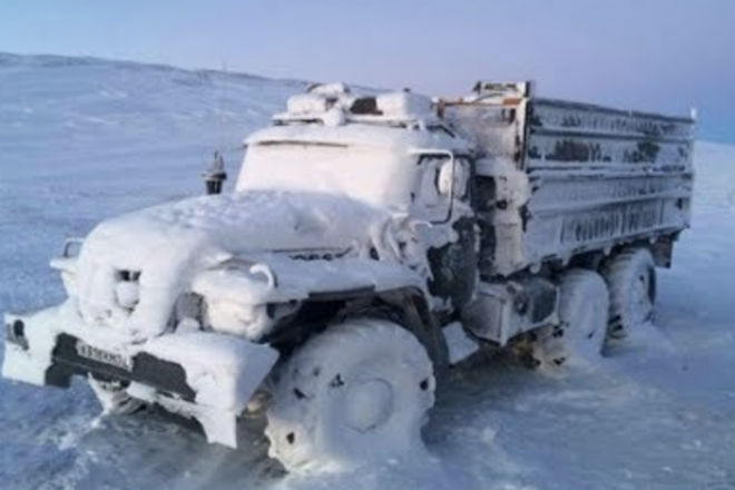 Ледяная пустыня Крайнего севера против техники: грузовики и тягачи, которые проиграли природе арктика,вездеход,крайний север,Пространство,тягач
