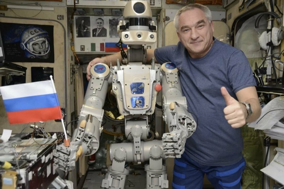 Как иностранцы реагировали на полет в космос робота Федора пару лет назад?