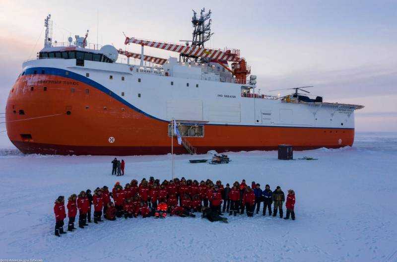 Дрейфующая полярная станция «Северный полюс-41»начала свою работу в Северном Ледовитом океане