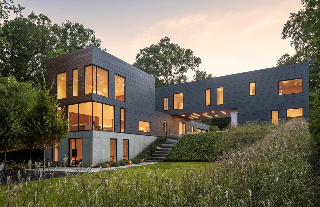 Зелёные крыши и открытые террасы дома в Атланте