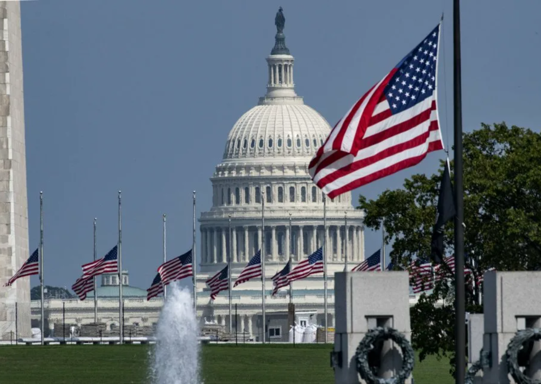 Вашингтон флаг США. Вашингтон правительство. Вашингтон столица США флаг. Белый дом США флаг.