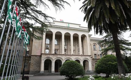 Сезон сбора мандаринов: В Абхазии «черные полковники» готовы перехватить власть