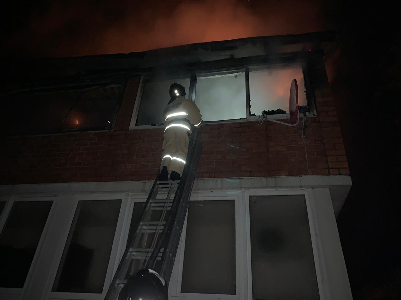 В Сочи эвакуированы пять человек из-за пожара в частном доме