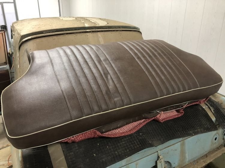 Омич обнаружил «Москвич» в гараже, который не открывали 20 лет Омич обнаружил «Москвич» в гараже, который не открывали 20 лет