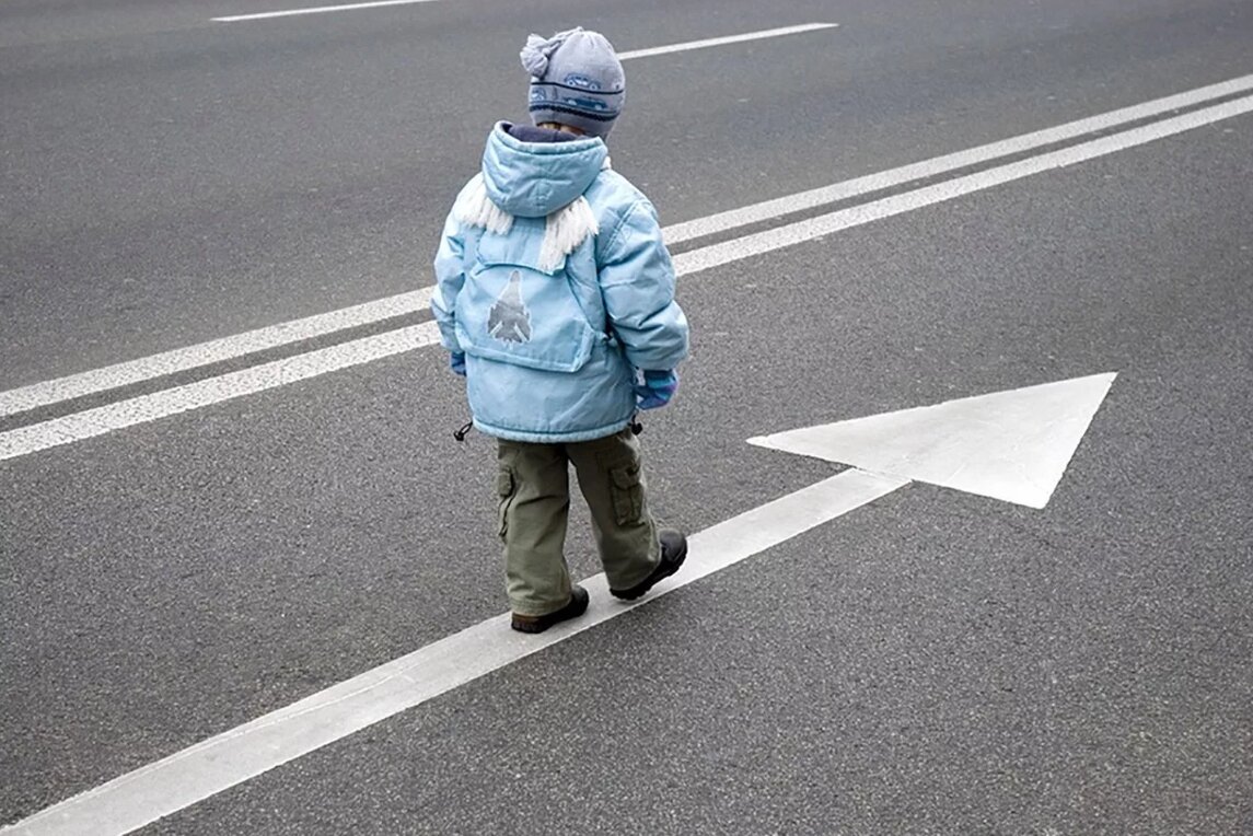 Отвез чужого ребенка домой и пожалел об этом потом, вечером, такую, попал, подвезти, ситуацию, незнакомого, перед, подвозить, сейчас, чтобы, чужого, просто, вообще, ребенка, России, однако, домой, время, опасно