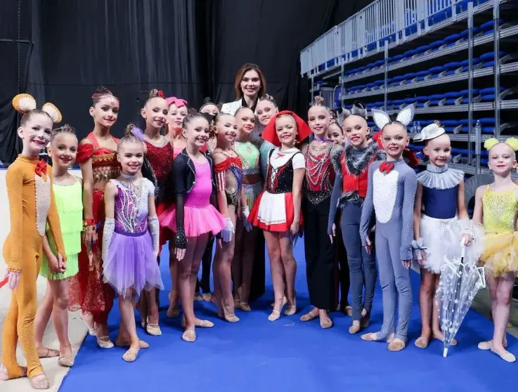 Алина Кабаева появилась на турнире по гимнастике в элегантных образах