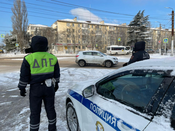 Сотрудники ГИБДД Севастополя несут службу в усиленном режиме