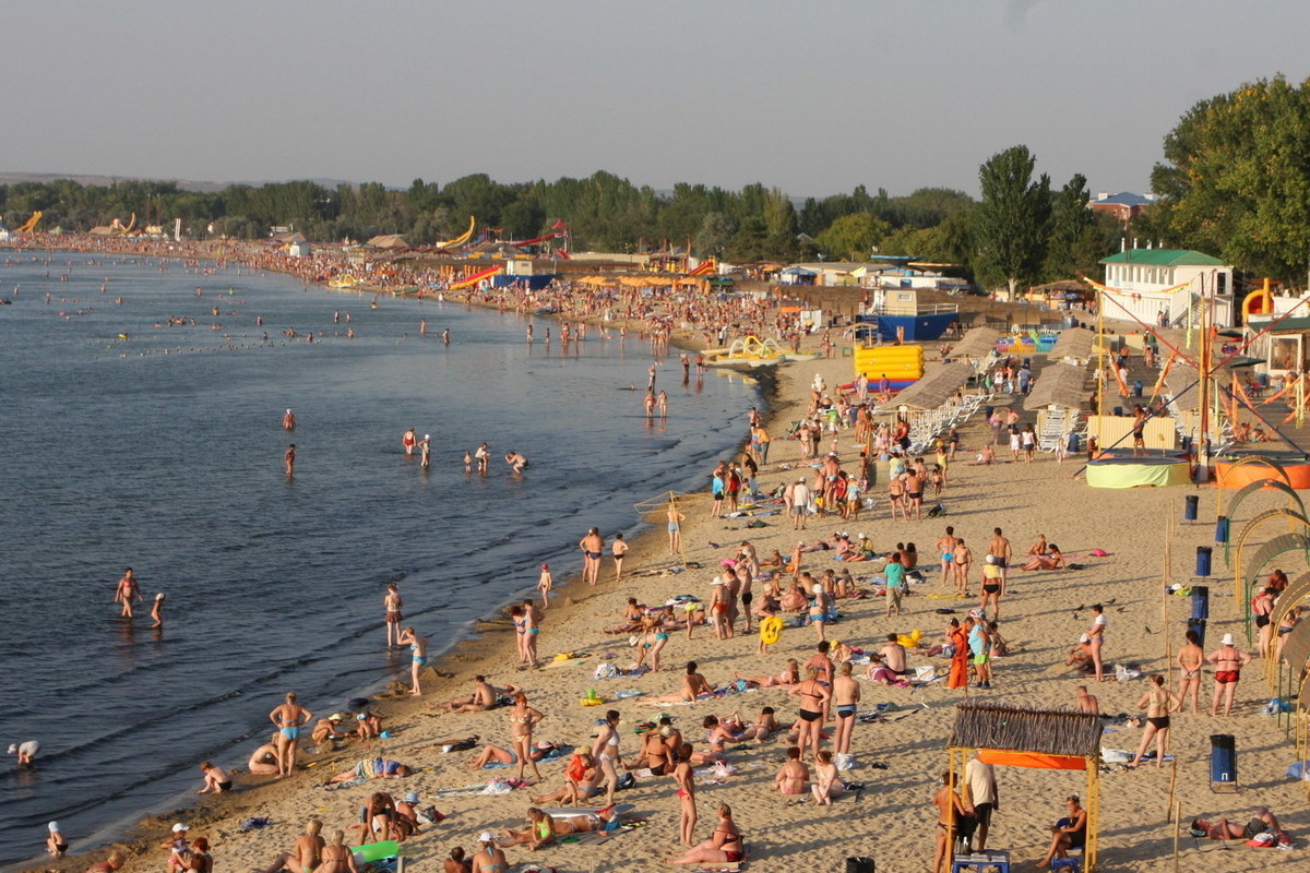 На популярном российском курорте запретили купаться из-за погоды