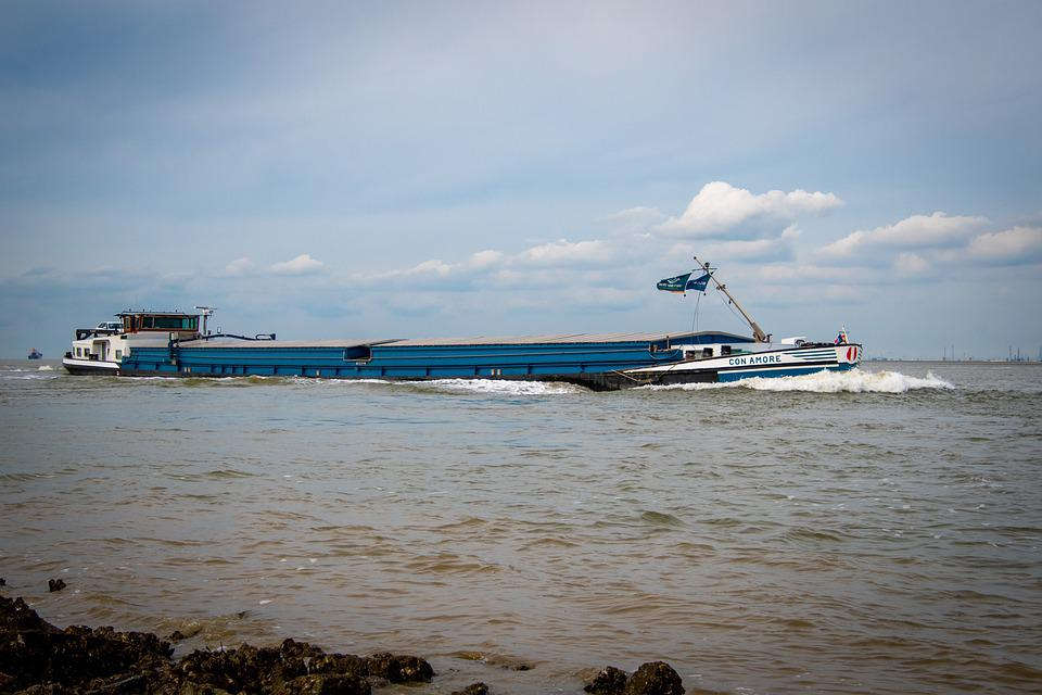 Направлявшаяся в Сербию баржа с российским углем затонула в порту Румынии