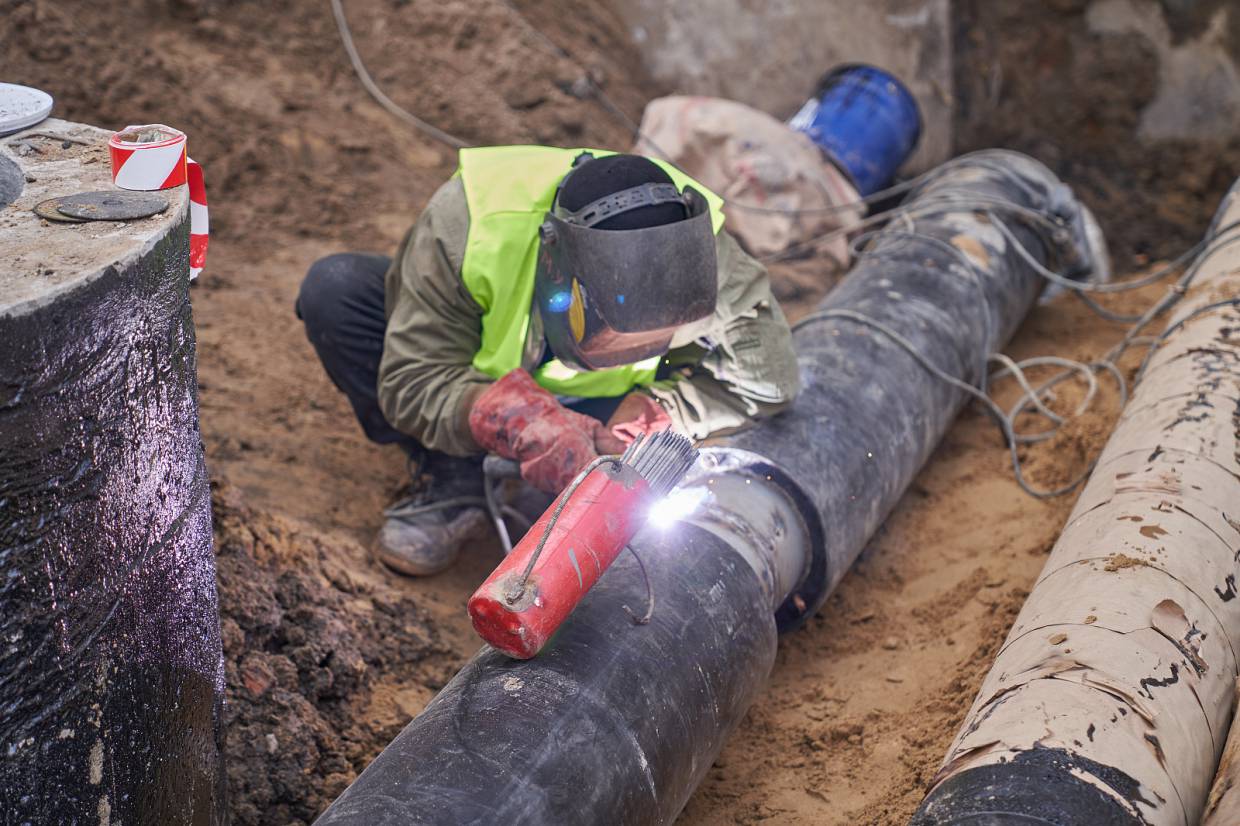 «Трубное дело»: почему план Смольного по ремонту теплосетей выглядит неправдоподобным