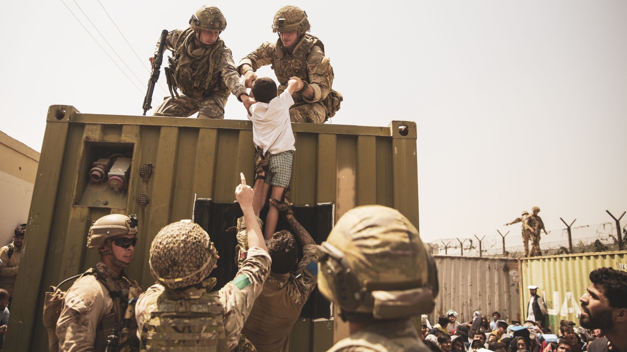 Примерно 1,5 тысячи граждан США пытаются улететь из Кабула