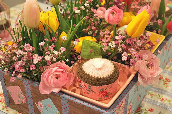 Весенний кантри: красочная сервировка стола для экономных романтиков букеты